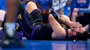 😱🚑 LUKA DONČIĆ GOES DOWN! Hamstring Injury in Brutal Lakers Loss to Thunder – MRI Set for Friday – Playoff Dreams in Jeopardy?